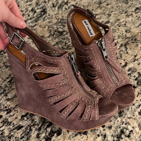 Wedge - Picture 1 of 4